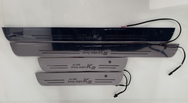 [리버스399] "k3 도어 스커프 무빙 LED 작업" 시공 사진 3