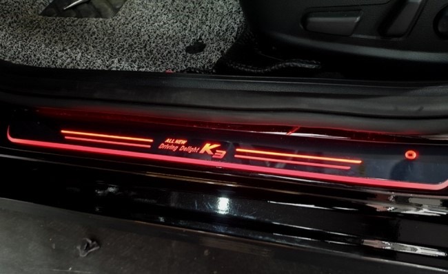 [리버스399] "k3 도어 스커프 무빙 LED 작업" 시공 사진 5