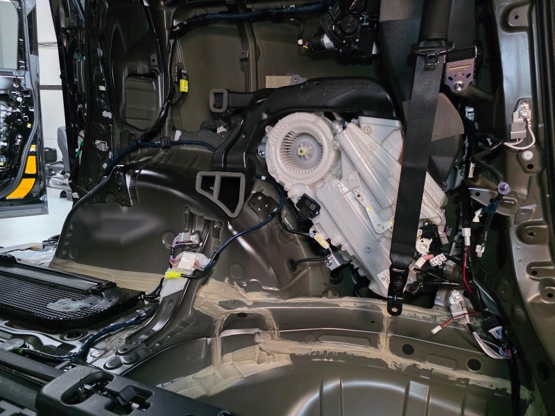 TOYOTA ALPHARD 도요타 알파드 풀 방음 + 하부 코팅 패키지 上 편 시공 사진 26