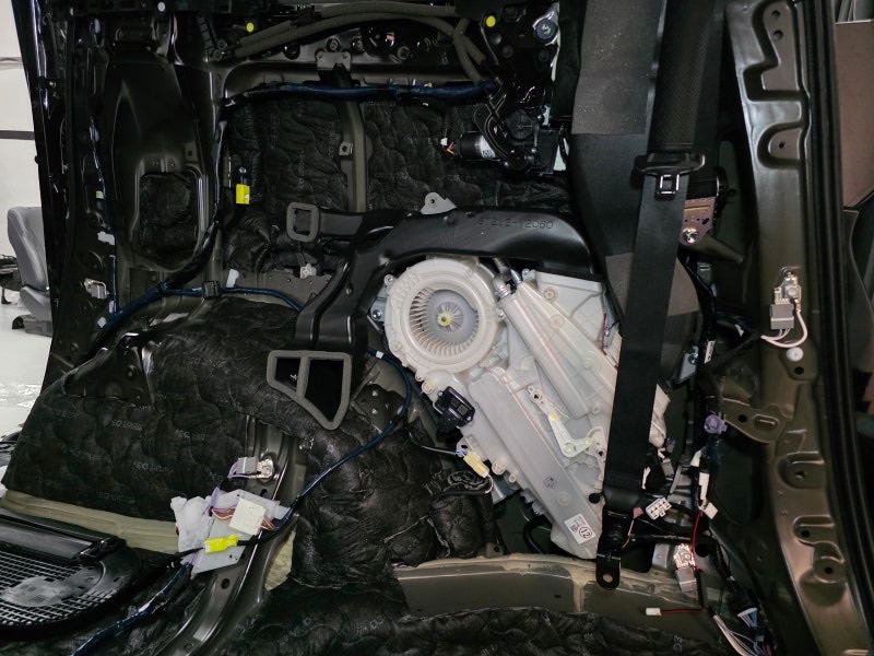 TOYOTA ALPHARD 도요타 알파드 풀 방음 + 하부 코팅 패키지 上 편 시공 사진 42