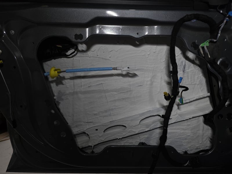 에너지는 소멸하지 않고 열로 소산될 뿐, 공학으로 풀어낸 M340i 휀더 방음의 정석 _ 리버스 399 시공 사진 23